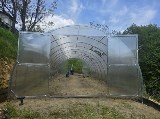 Attēls Modulārā metāla siltumnīca GAUDI 4 m platumā, 40x20 mm rāmis