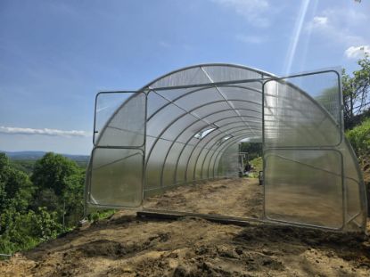 Attēls Modulārā metāla siltumnīca GAUDI 4 m platumā, 40x20 mm rāmis