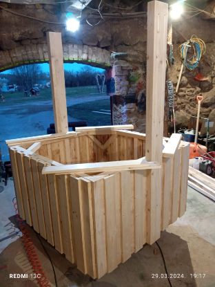 Attēls Dekoratīvā koka apdare grodu akām