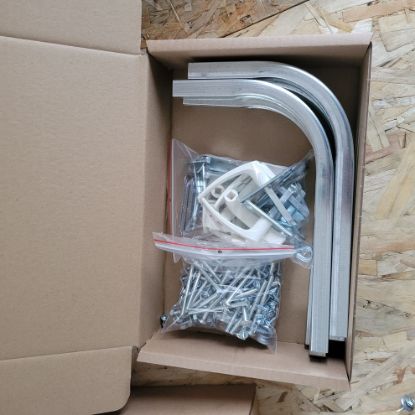 Attēls Metāla viengabala arkas siltumnīca GAUDI 3m platumā 25x20mm arkas